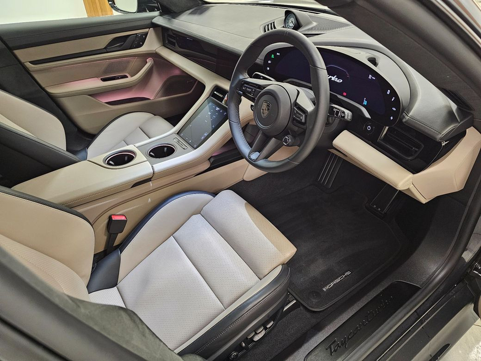 2025 Porsche Taycan - image 9