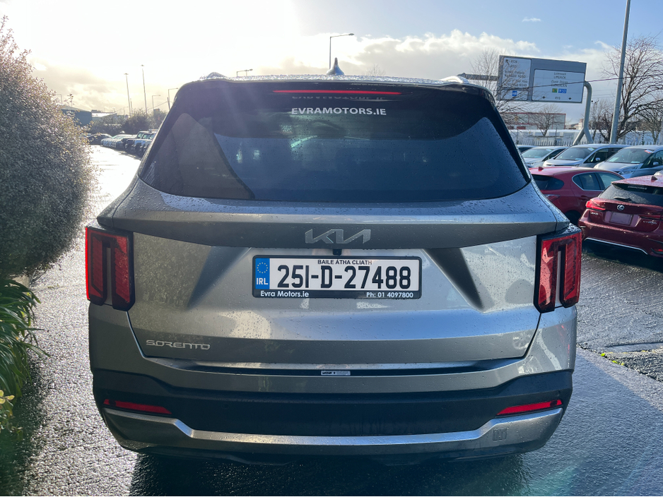 2025 Kia Sorento - image 7