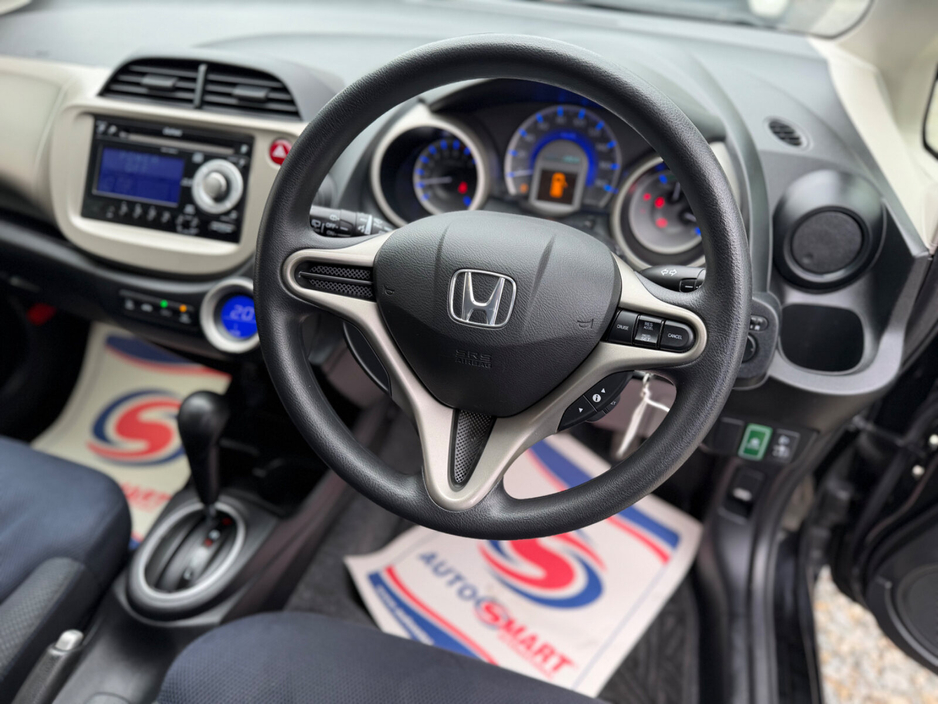 2013 Honda Fit - image 13