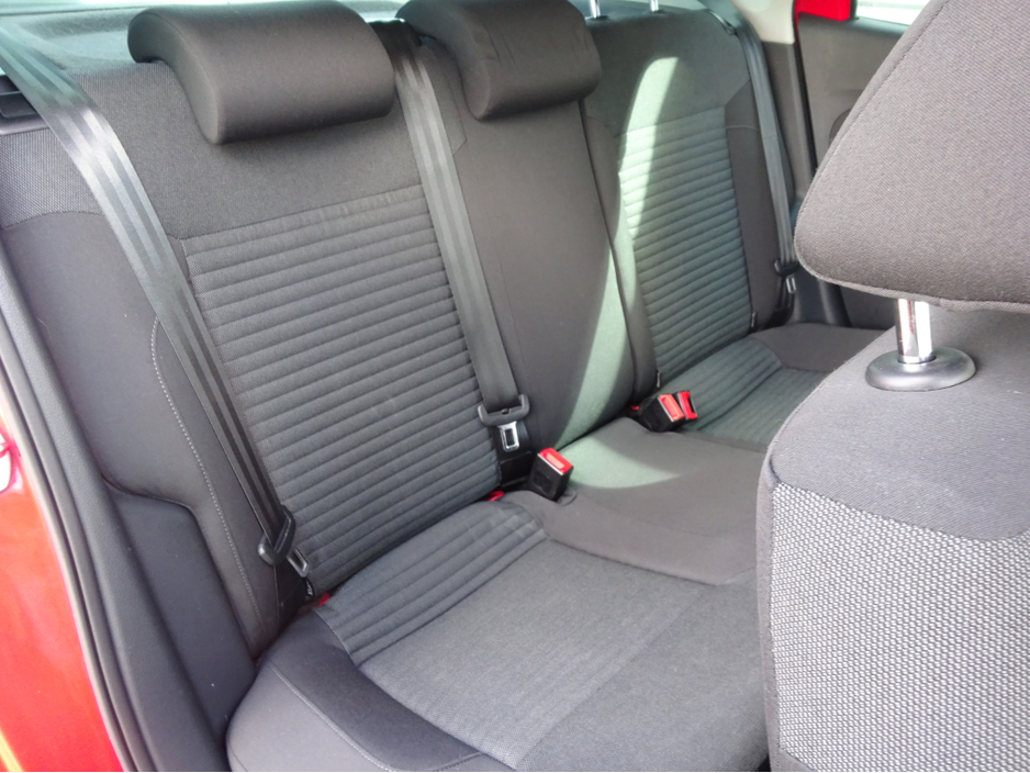 2012 Volkswagen Polo - image 12