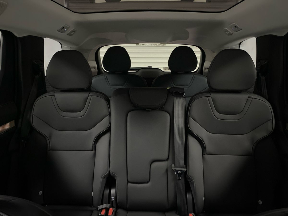 2026 Volvo EX90 - image 24