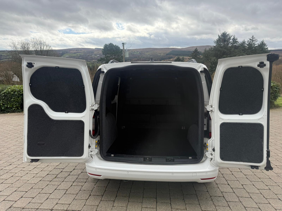 2021 Volkswagen Caddy - image 18