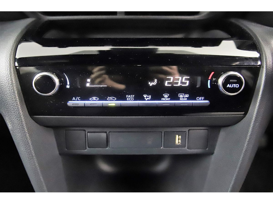 2022 Toyota Yaris Cross - image 20