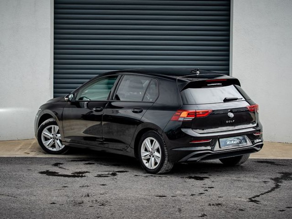 2021 Volkswagen Golf - image 8
