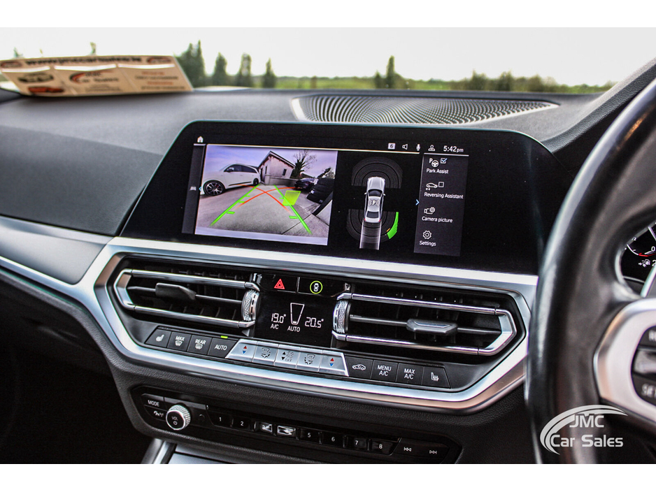 2021 BMW 3 Series - image 17