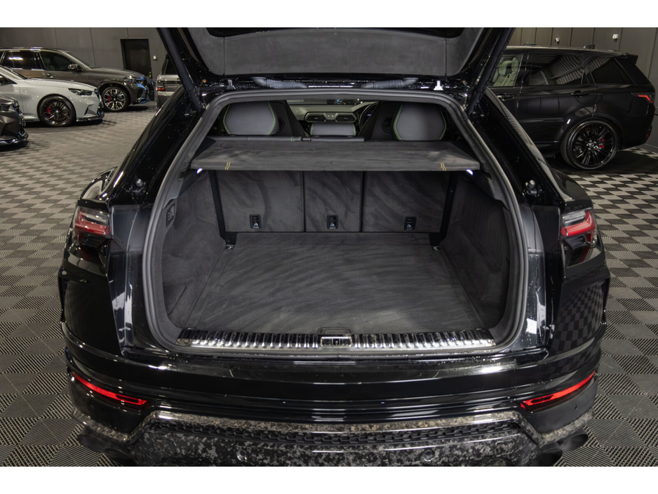 2021 Lamborghini Urus - image 14