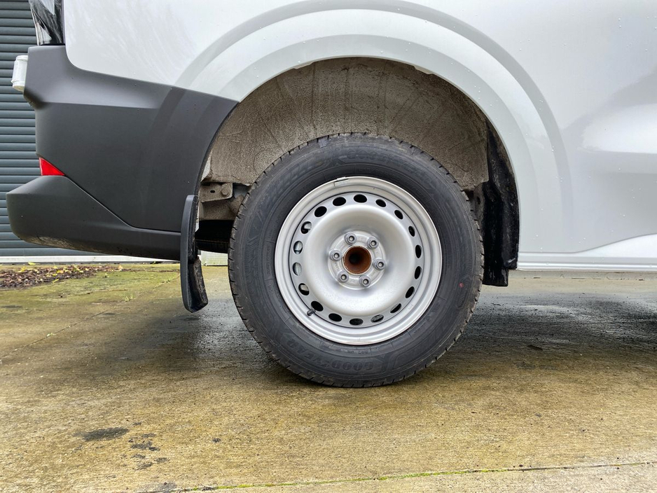 2026 Ford Transit Custom - image 5