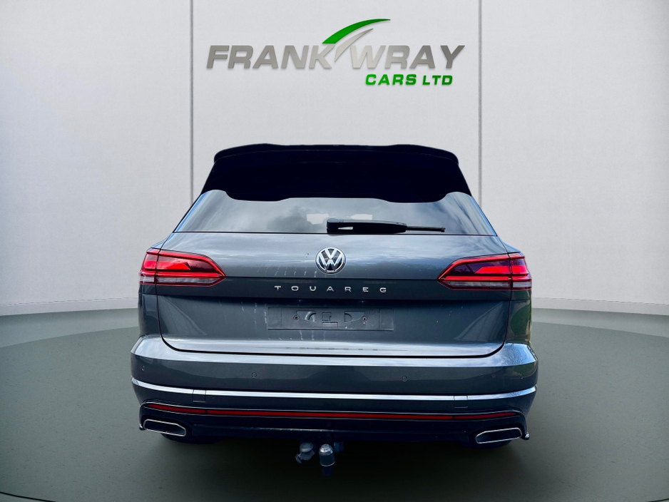 2019 Volkswagen Touareg - image 6