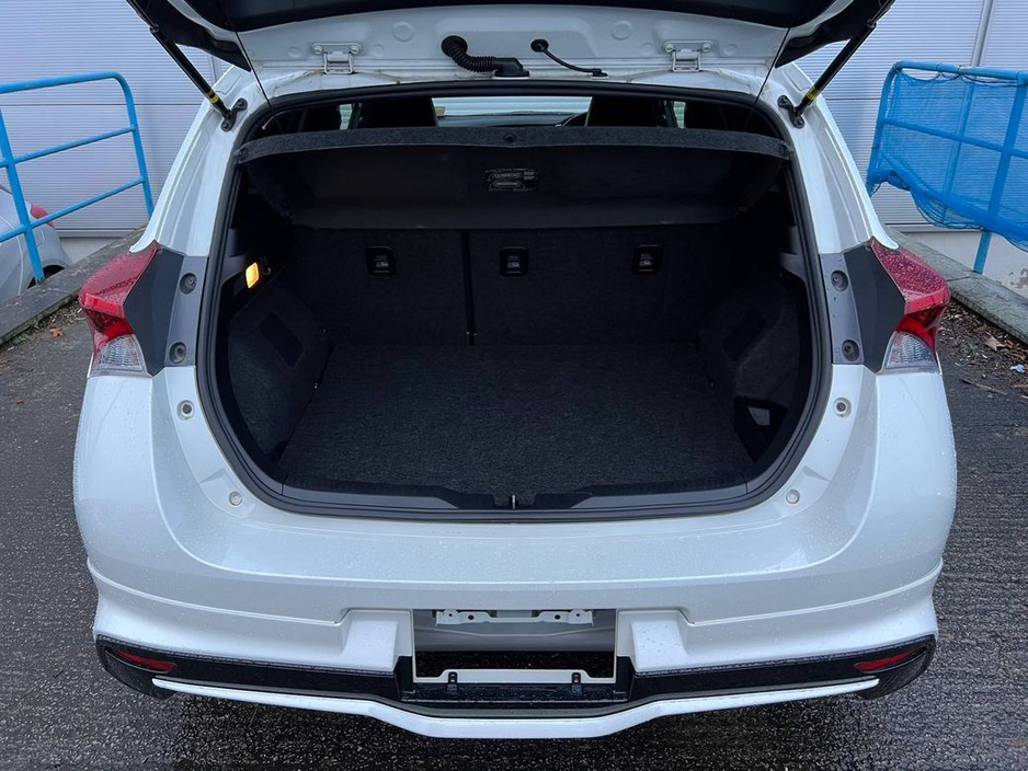 2016 Toyota Auris 1.8 HYBRID MODELLISTA PACK // 17" DIAMOND CUT ALLOYS // HEATED SEATS // REVERSE CAMERA €14,950