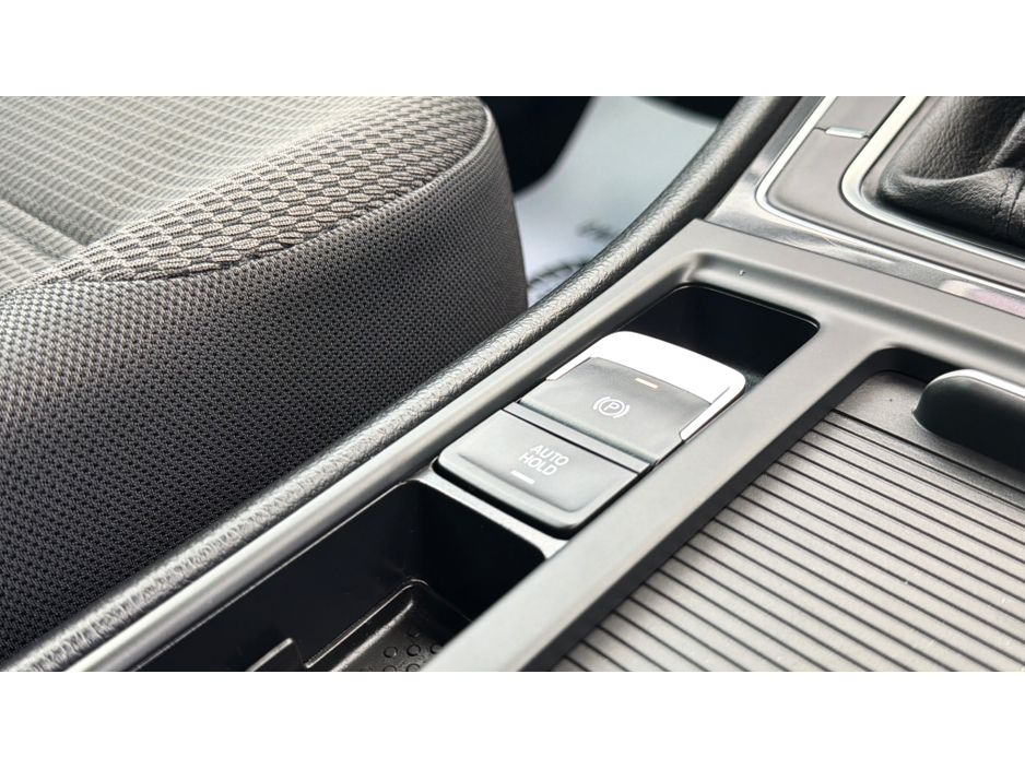 2017 Volkswagen Golf - image 21