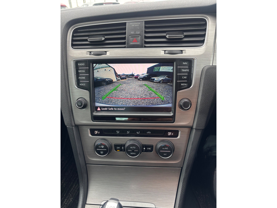 2017 Volkswagen Golf - image 11