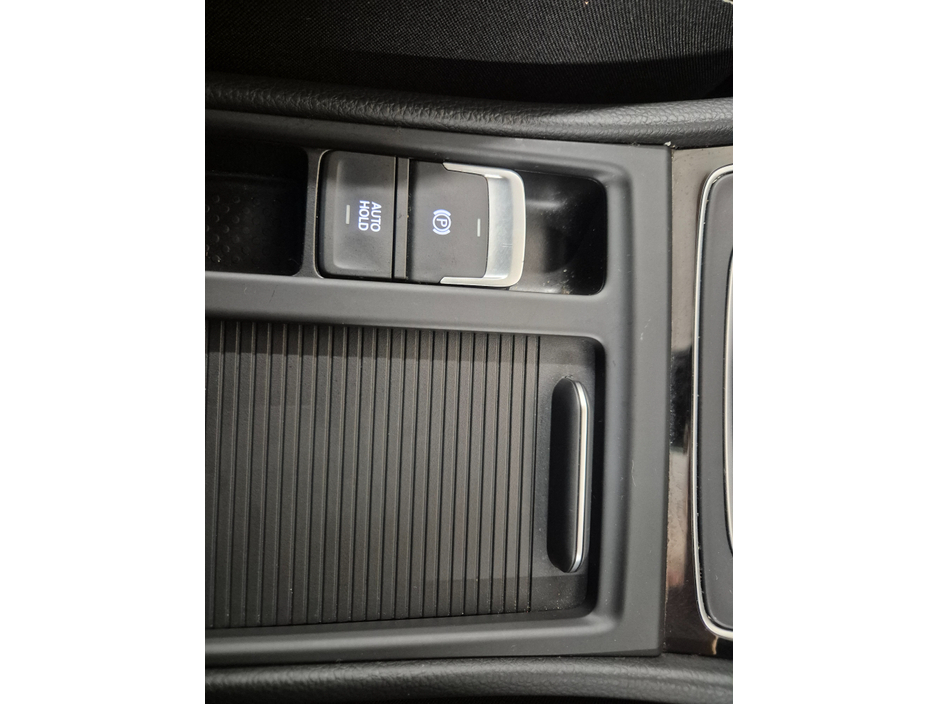 2017 Volkswagen Golf **HIGHLINE**ONLY 63000KMS**ALCANTARA SEATS*17" ALLOYS**BLIND SPOT WARNING**LANE ASSIST**KEYLESS ENTRY AND START**ADAPTIVE CRUISE CONTROL**DUAL ZONE CLIMATE CONTROL*REVERSE CAMERA*BLUETOOTH STREAMI €16,949