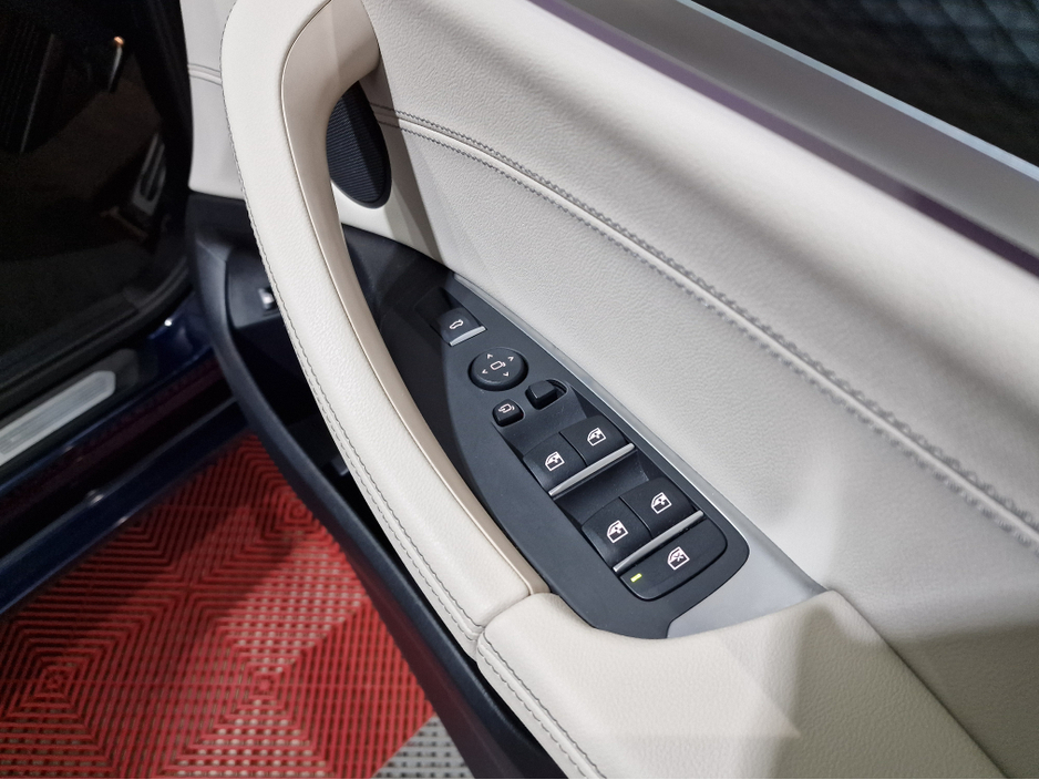 2022 BMW X3 30E M SPORT (PRO PACK / OYSTER LEATHER) X-DRIVE AUTOMATIC **ONE OWNER / TOP SPEC / 20" ALLOYS / APPLE CARPLAY / ADAPTIVE LED HEADLIGHTS / BMW M SEATBELTS / ELECTRIC BOOTLID /REVERSE CAMERA / SAT NAV** €49,900