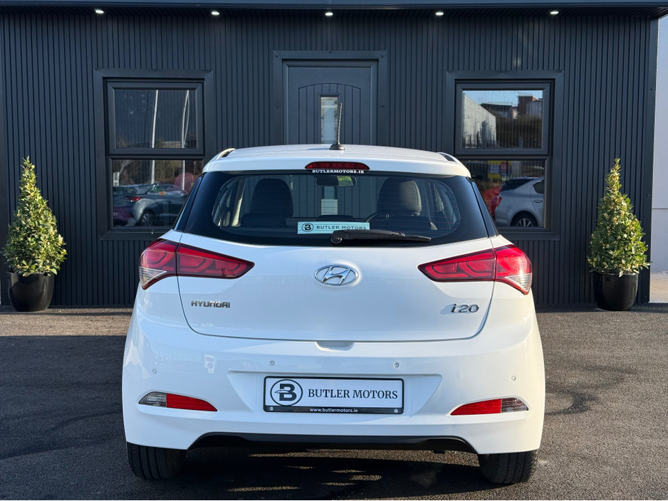 2017 Hyundai i20 - image 13