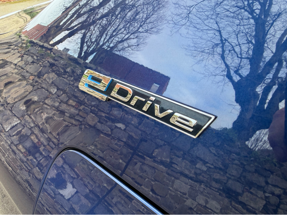 2019 BMW 5 Series - image 17