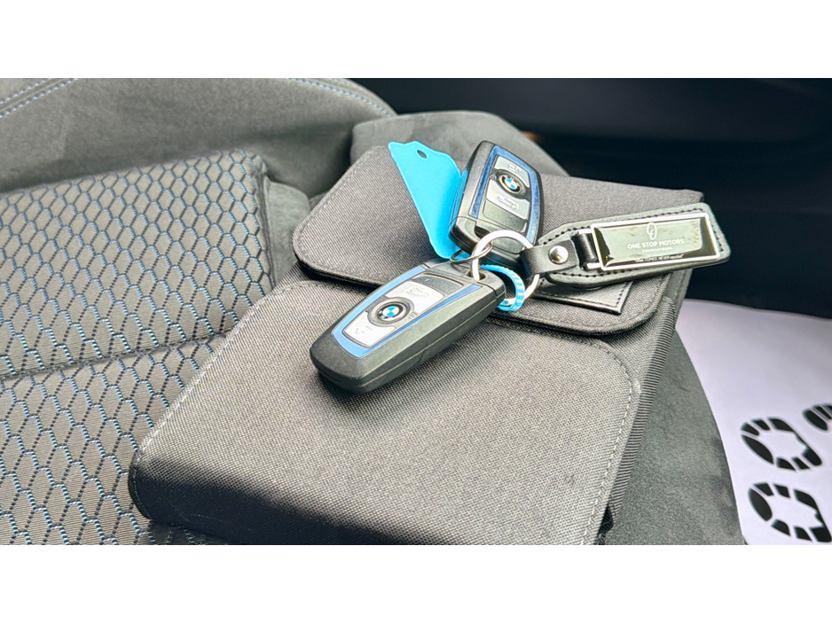 2017 BMW 3 Series - image 30