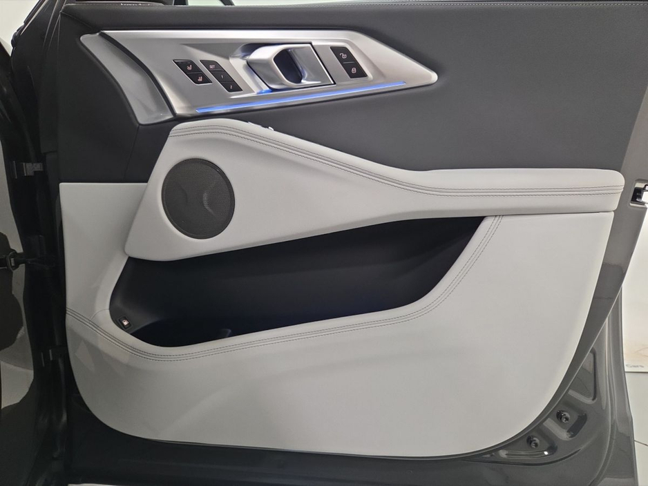 2026 BMW XM - image 23