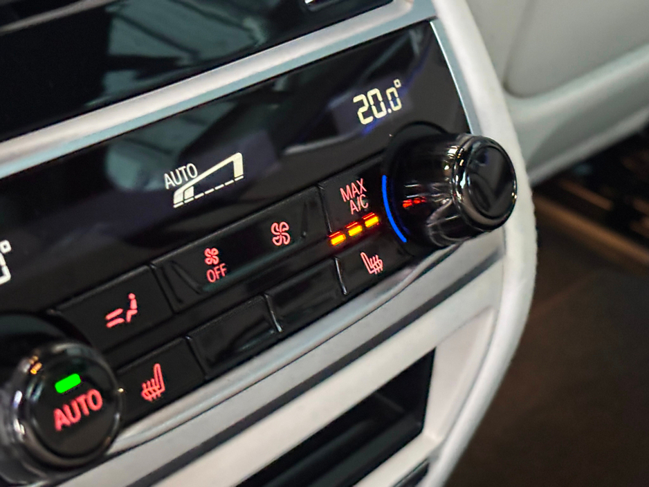2020 BMW 7 Series - image 11