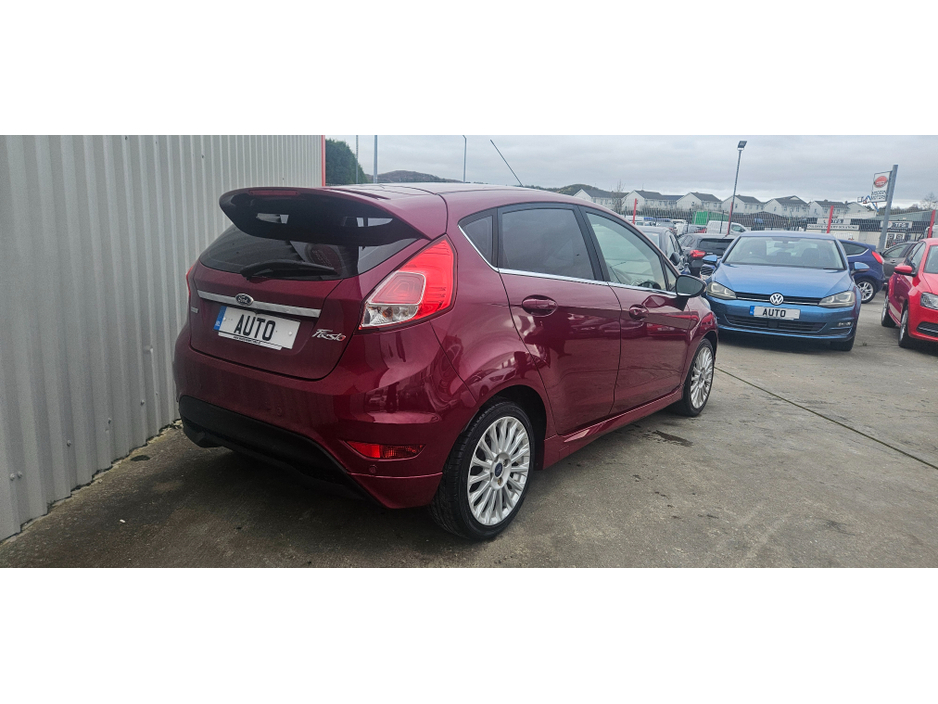 2015 Ford Fiesta - image 6