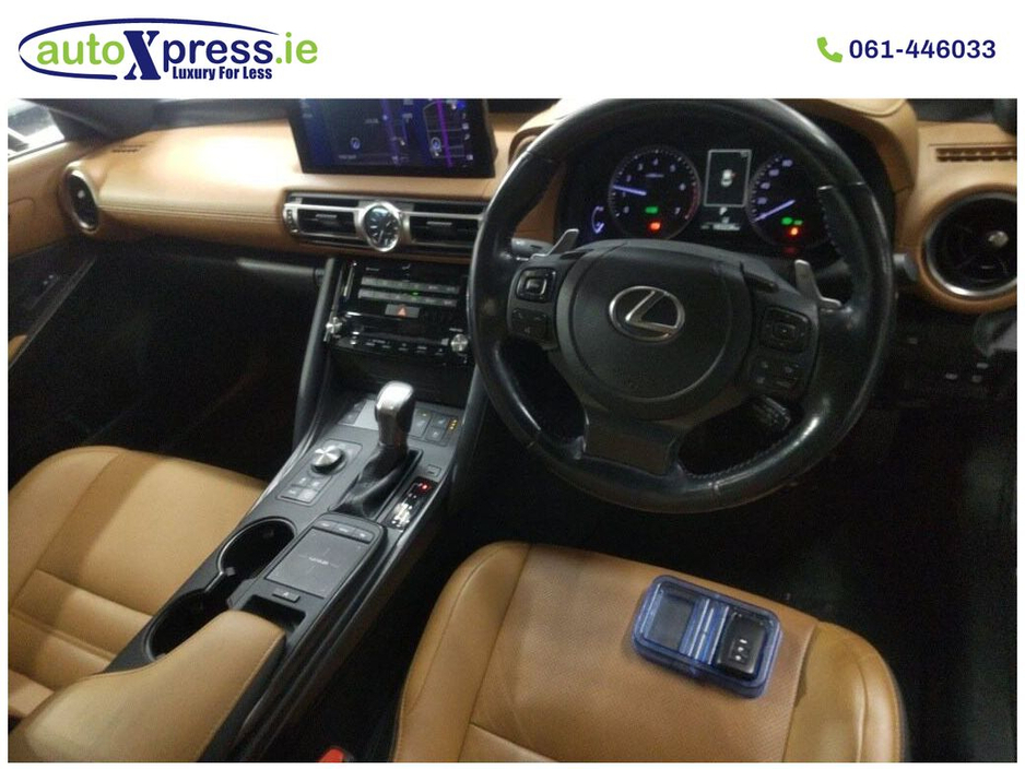 2021 Lexus IS 300 h Panoramic Sunroof VERSION L