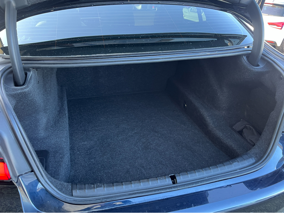 2021 BMW 5 Series - image 8