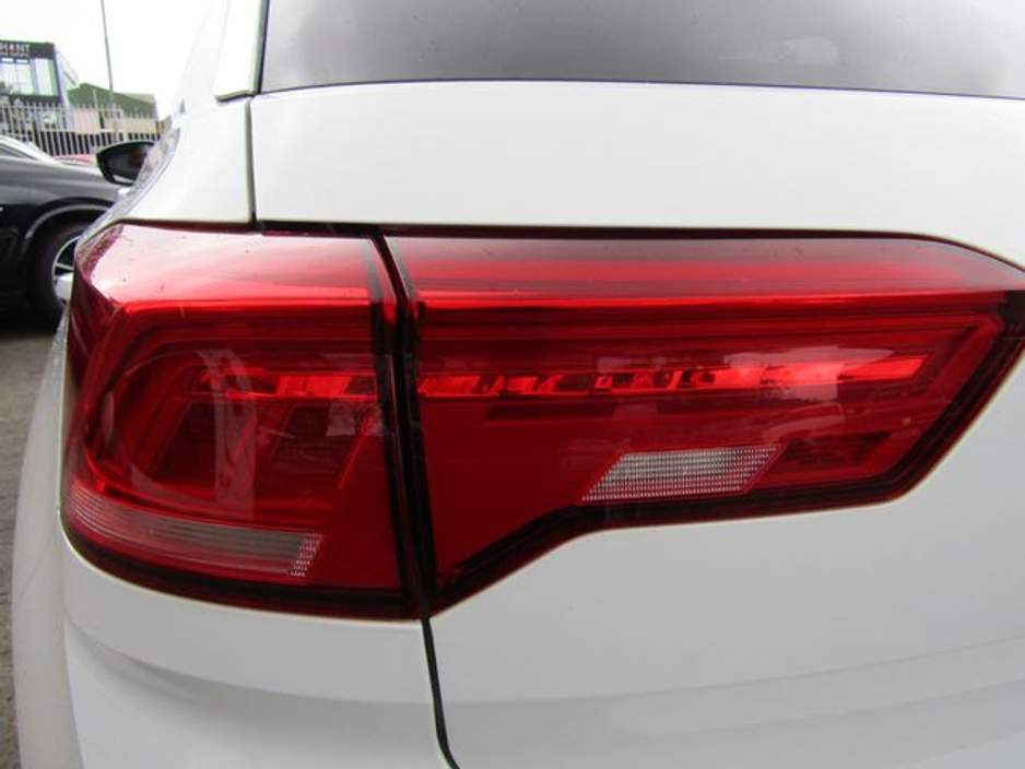 2019 Volkswagen T-Roc - image 40