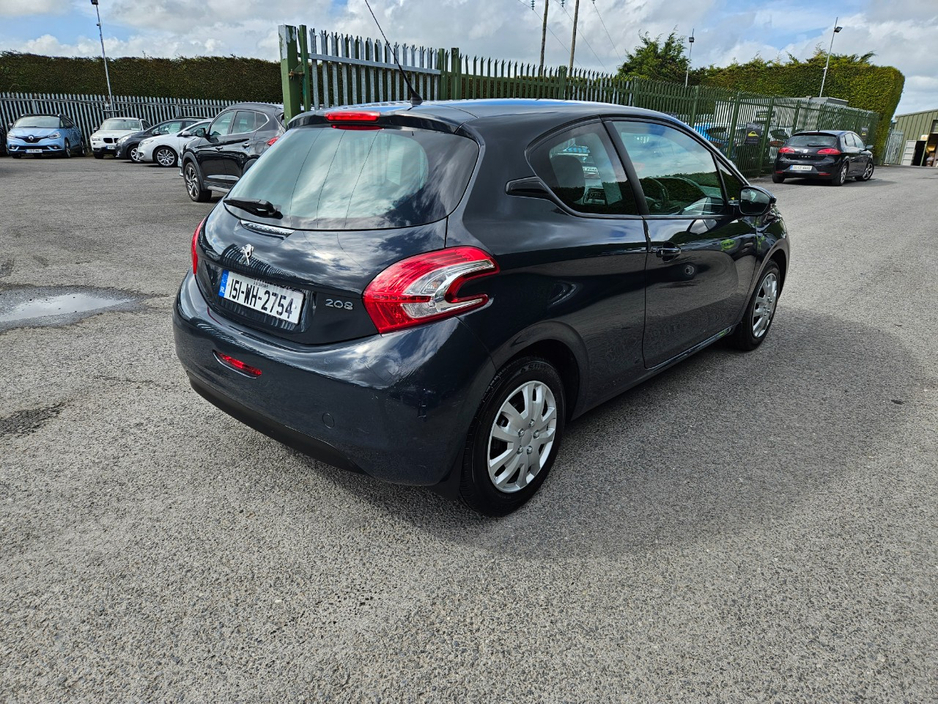 2015 Peugeot 208 - image 6