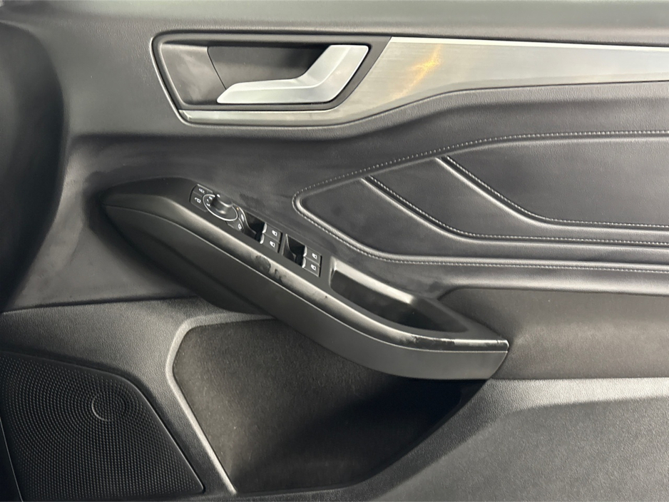 2023 Ford Focus TITANIUM 1.0T**MULTIFUNCTIONAL STEERING WHEEL**TOUCH SCREEN MEDIA DISPLAY**APPLE CARPLAY**BLACK CLOTH INTERIOR**SATNAV**KEYLESS START**BLACK CLOTH INTERIOR**FINANCE AVAILABLE** €23,495