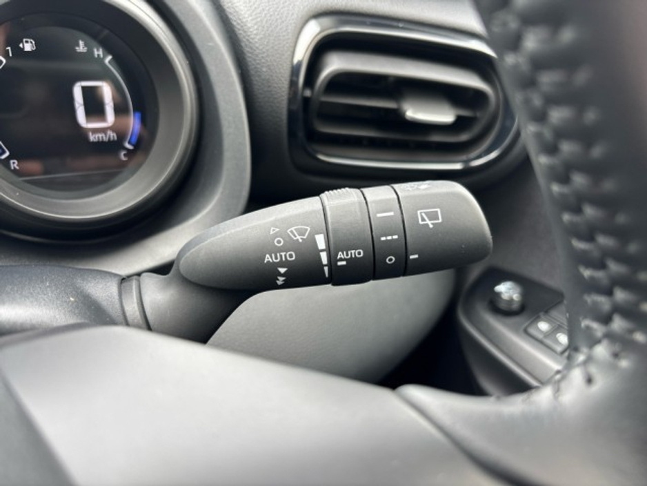 2024 Toyota Yaris Cross - image 13