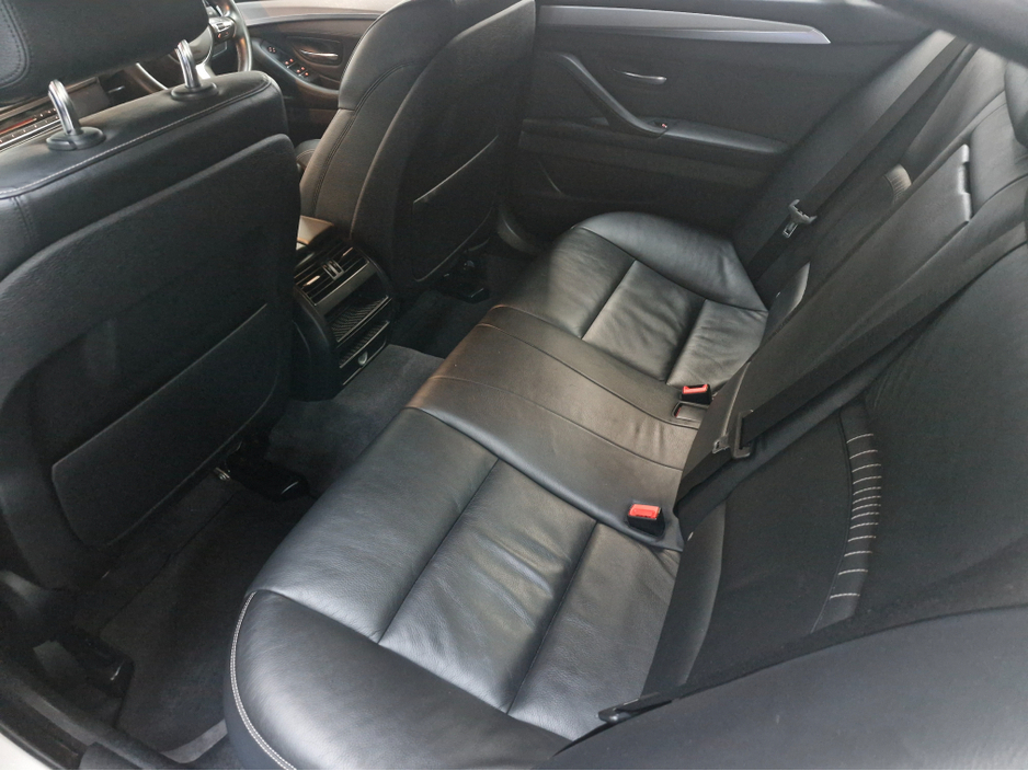 2014 BMW 5 Series - image 9