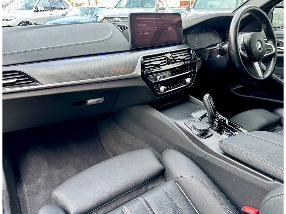 2022 BMW 5 Series - image 6