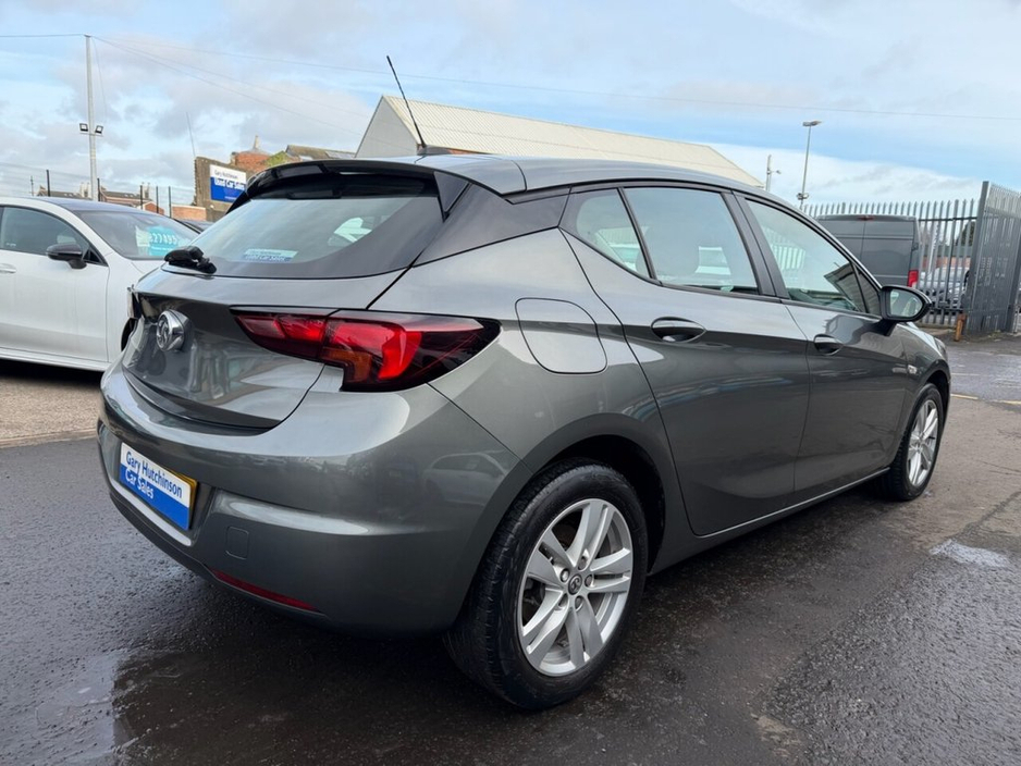 2021 Vauxhall Astra - image 19