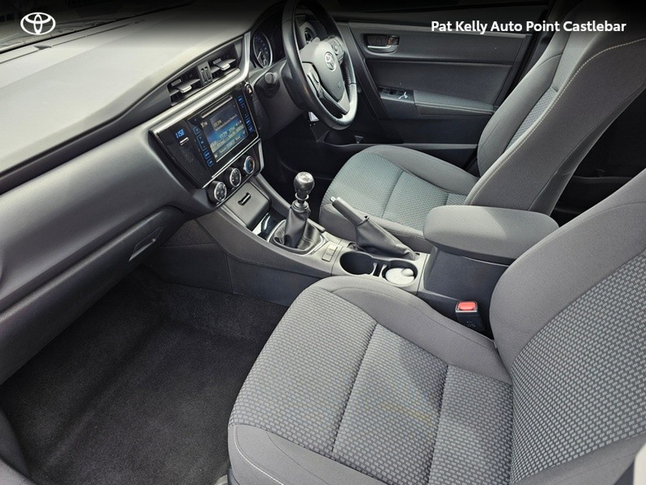 2018 Toyota Corolla - image 6