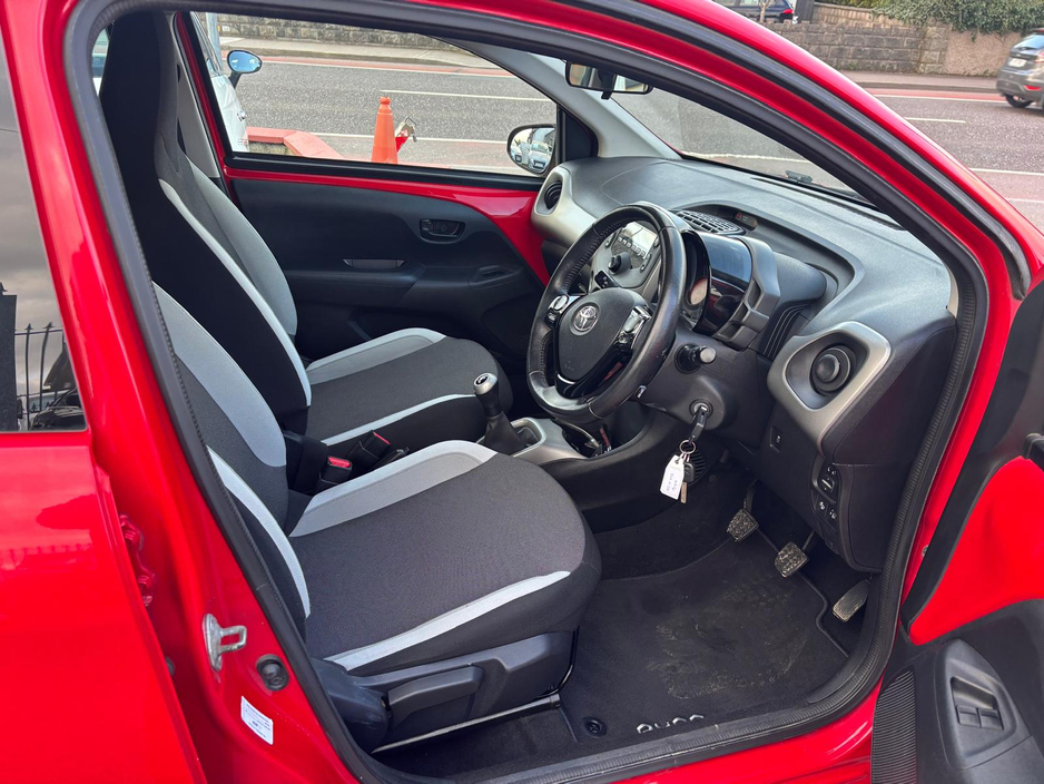 2016 Toyota Aygo - image 4