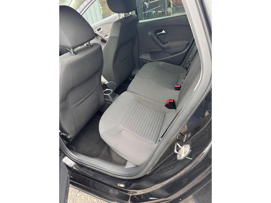 2012 Volkswagen Polo - image 8