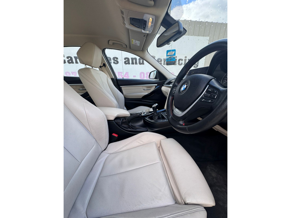 2016 BMW 3 Series - image 17