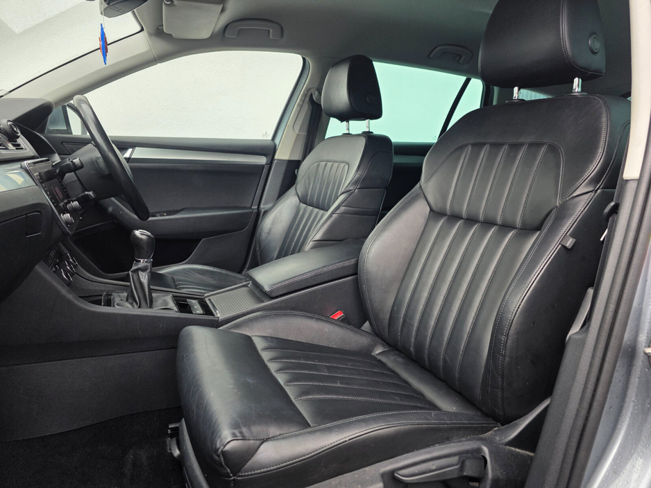 2018 Skoda Superb - image 15