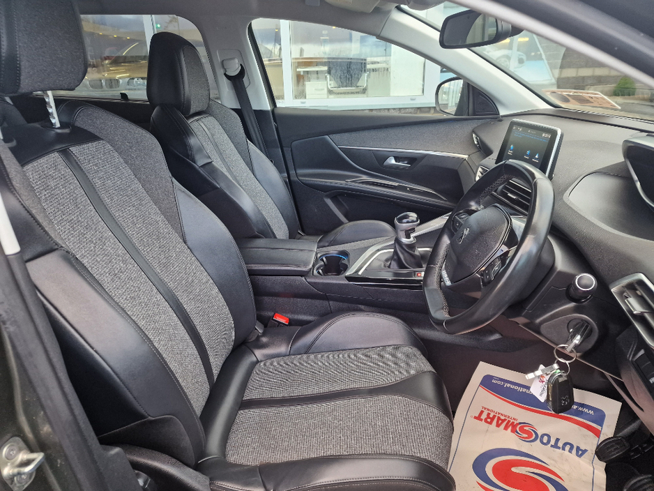 2019 Peugeot 5008 Allure 7SEATS 1.5 Blue HDI 130 4D €20,950