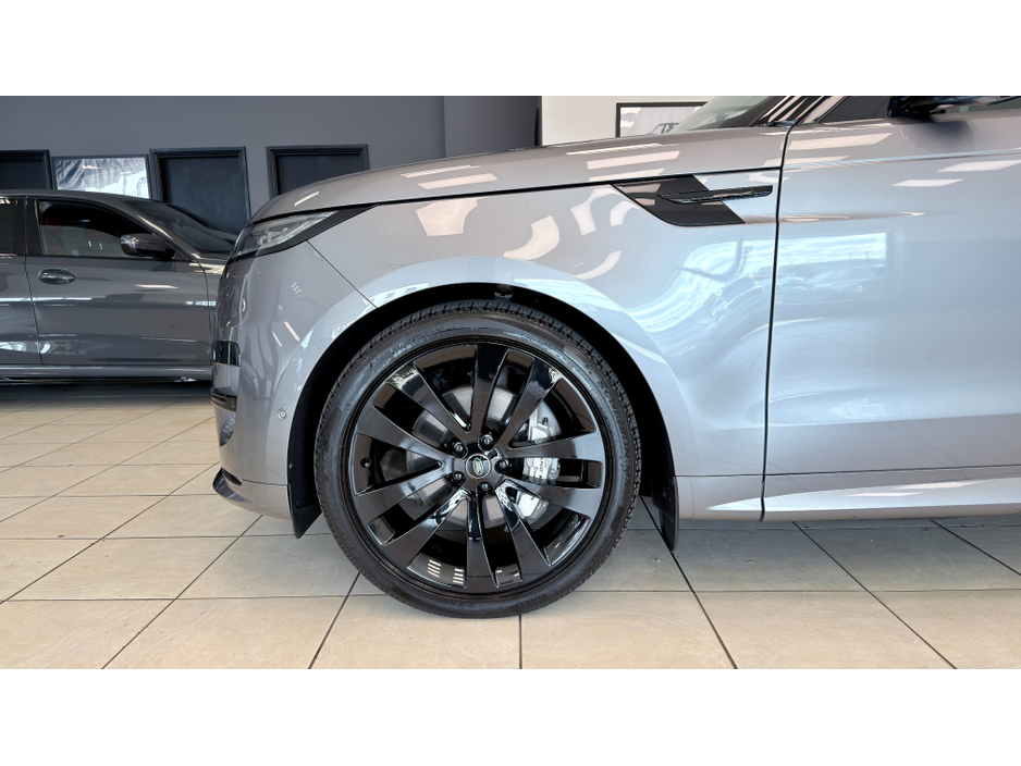 2025 Land Rover Range Rover Sport - image 6
