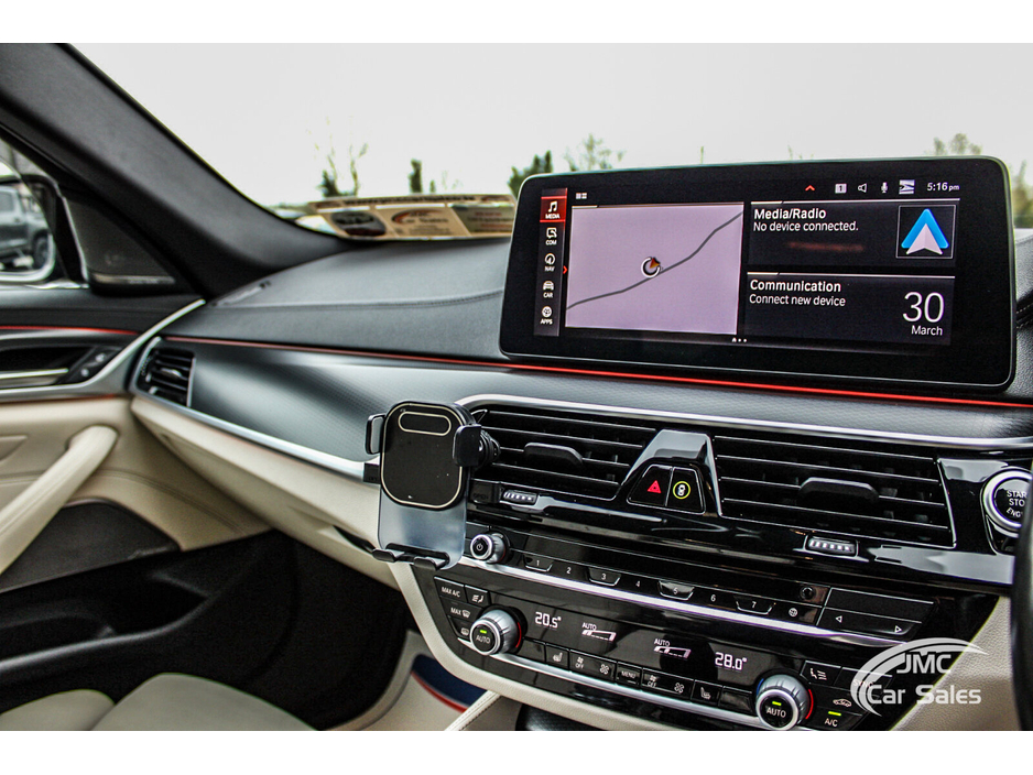 2021 BMW 5 Series - image 16