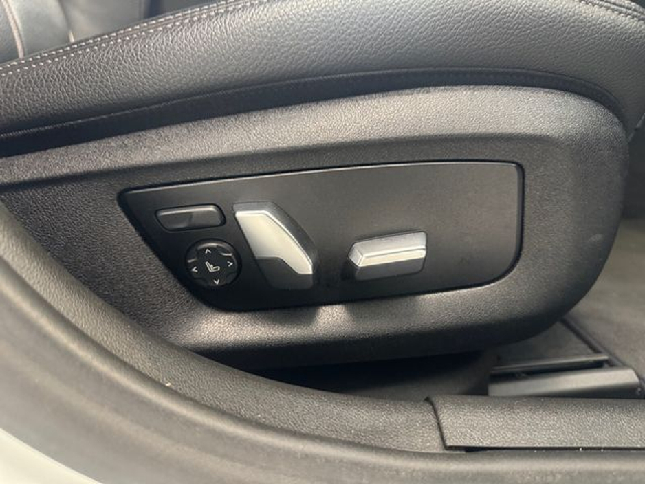 2020 BMW 5 Series - image 21