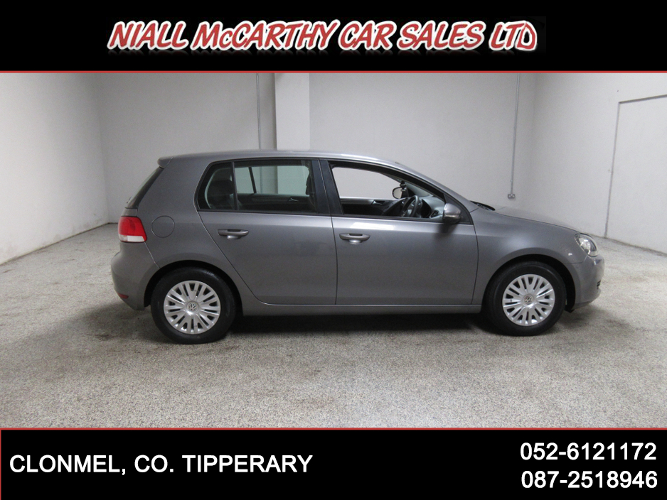 2010 Volkswagen Golf - image 5