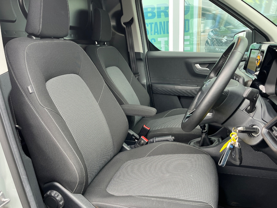 2024 Ford Transit Courier - image 15