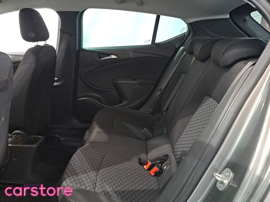 2020 Opel Astra - image 10