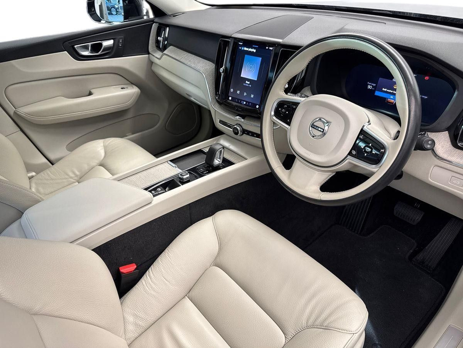 2023 Volvo XC60 - image 6