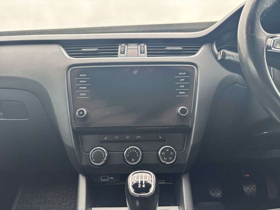 2020 Skoda Octavia - image 8