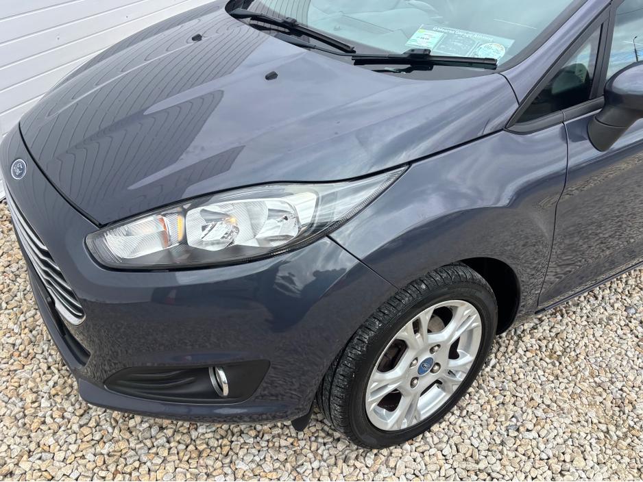 2014 Ford Fiesta - image 11