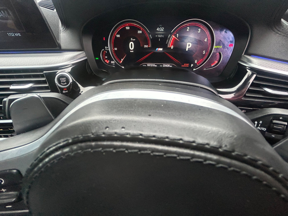 2018 BMW 5 Series - image 34