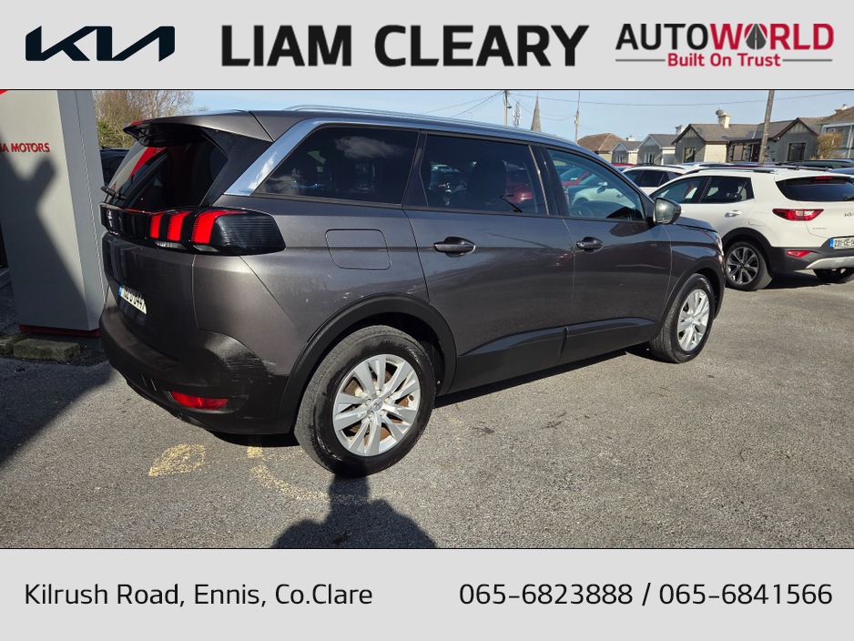 2019 Peugeot 5008 - image 3