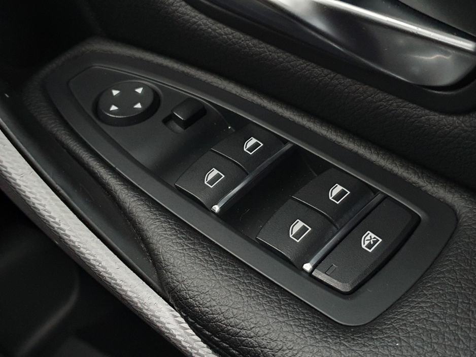 2018 BMW 3 Series - image 20